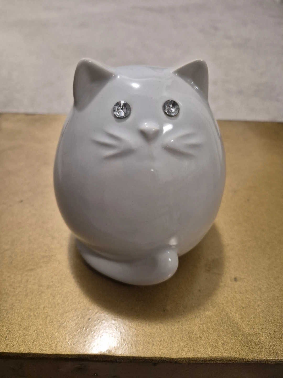 White Ceramic Cat Figurine - photo 2