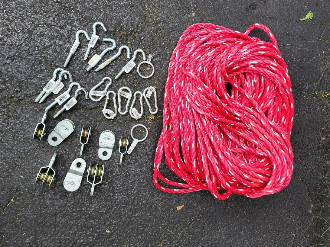 Red Rope and Pulley Hardware Set