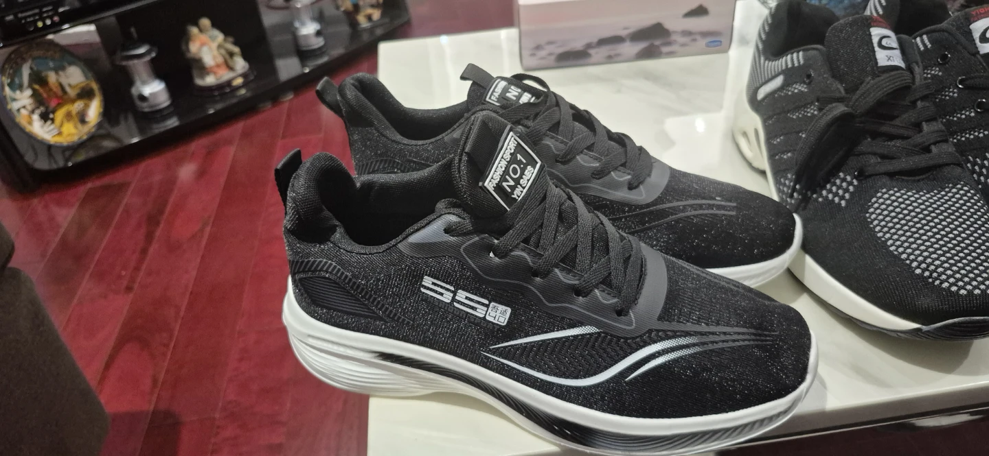 Running shoes - photo 2