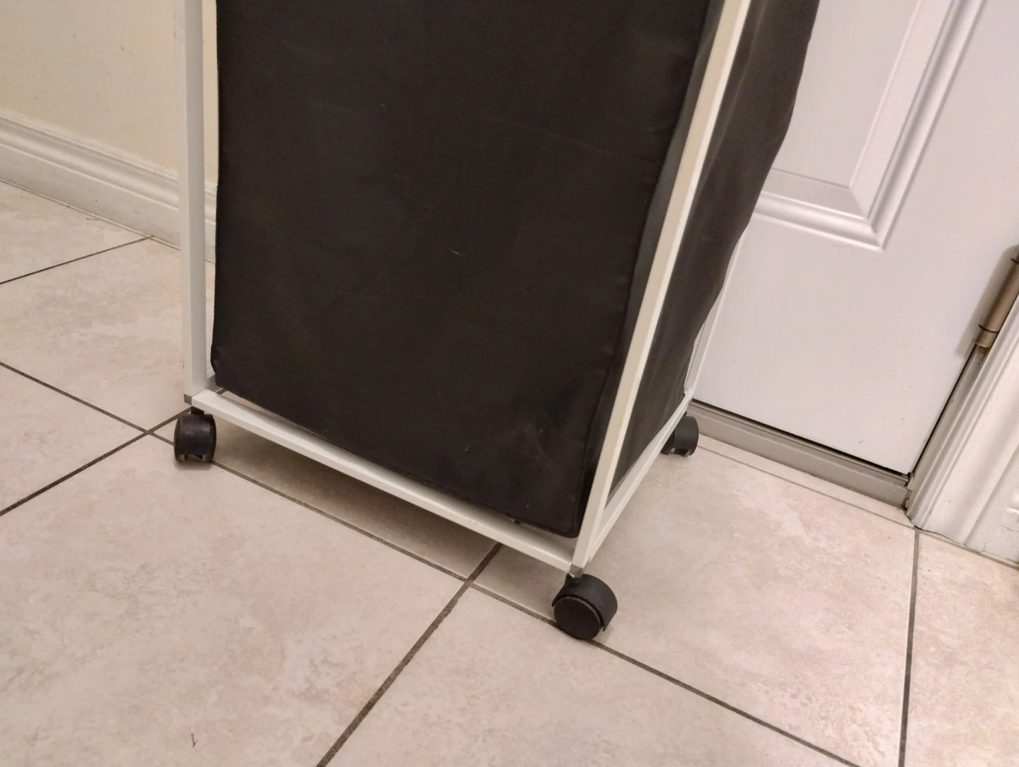 LARGE LAUNDRY HAMPER ON WHEELS - photo 3
