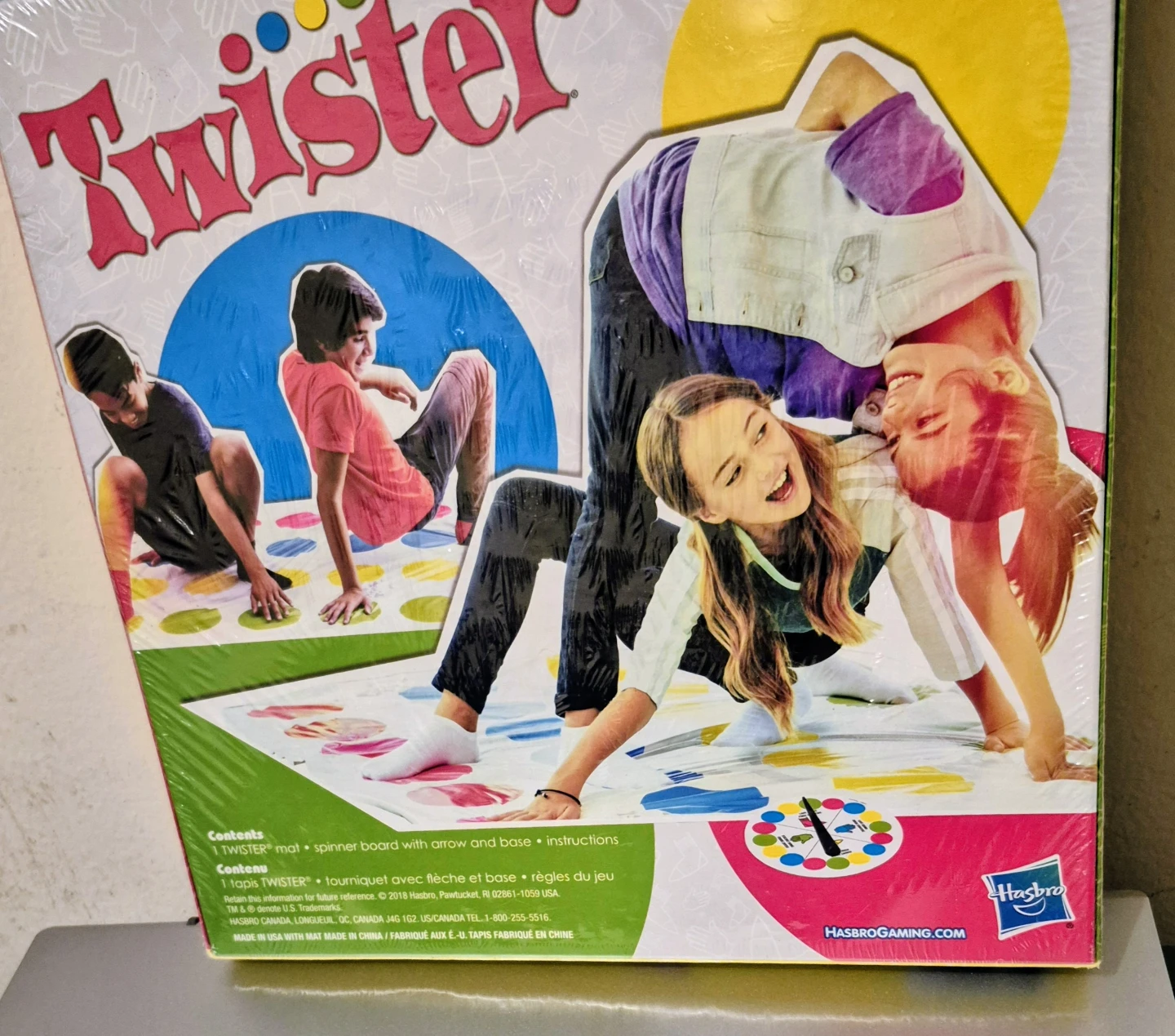 BNIB)Ages 6+ Classic Twister Game - photo 2