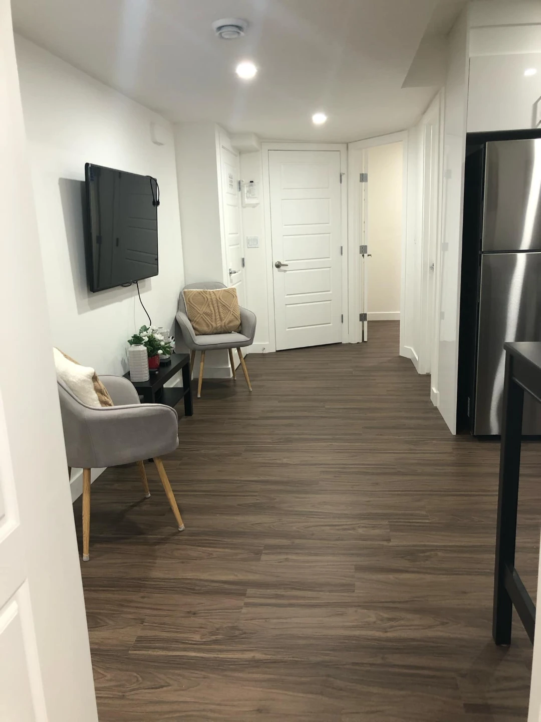 BEAUTIFUL 2-BEDROOM BASEMENT SUITE FOR RENT IN CHESTERMERE! ✨🏡 - photo 3