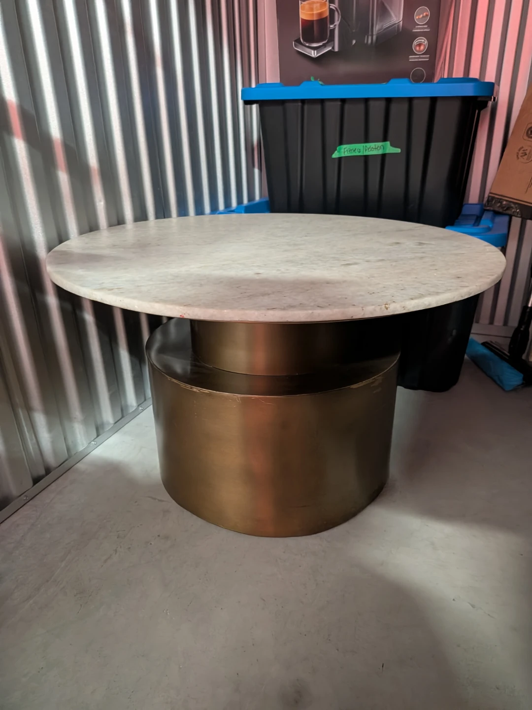 Round marble coffee table