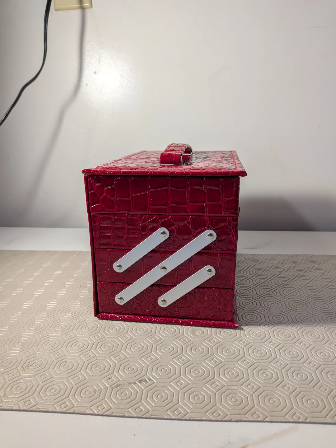 Red Faux Crocodile Cosmetic Train Case - photo 3