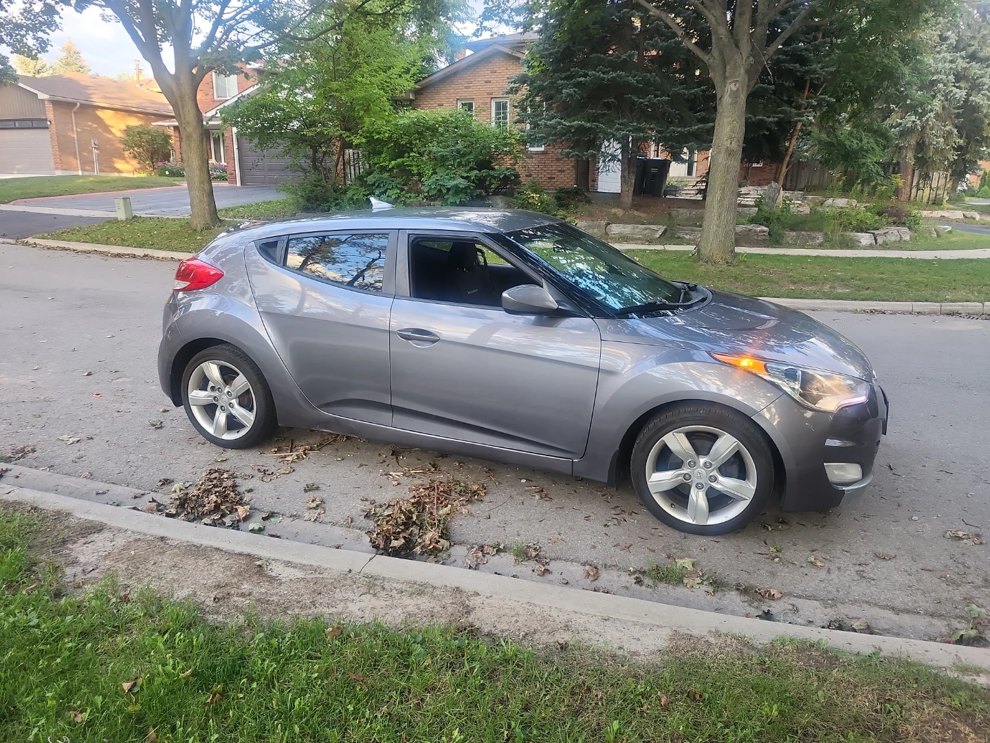 2013 Grey Hyundai Veloster - photo 3