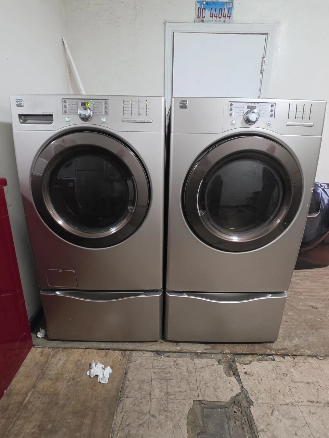 Kenmore Washer and Dryer Set with Pedestals