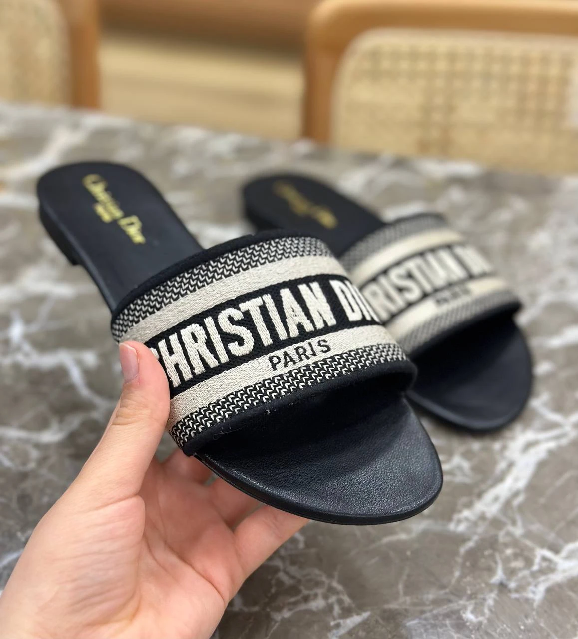 New leatehr sandals size 6