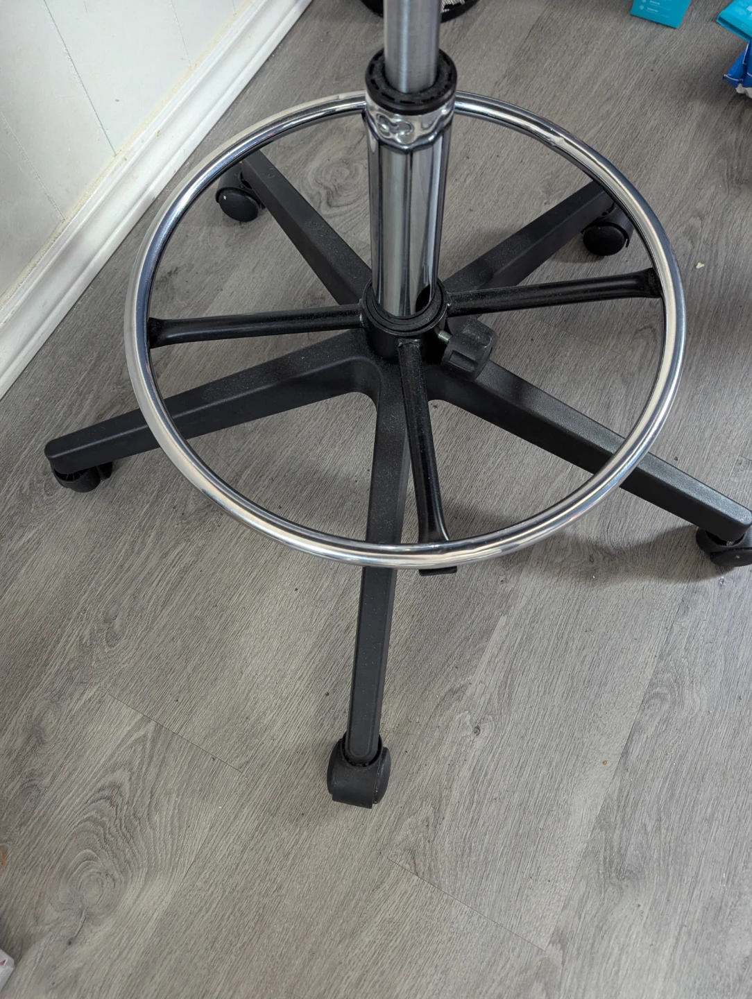 Black Mesh Office Chair with Footrest - photo 4