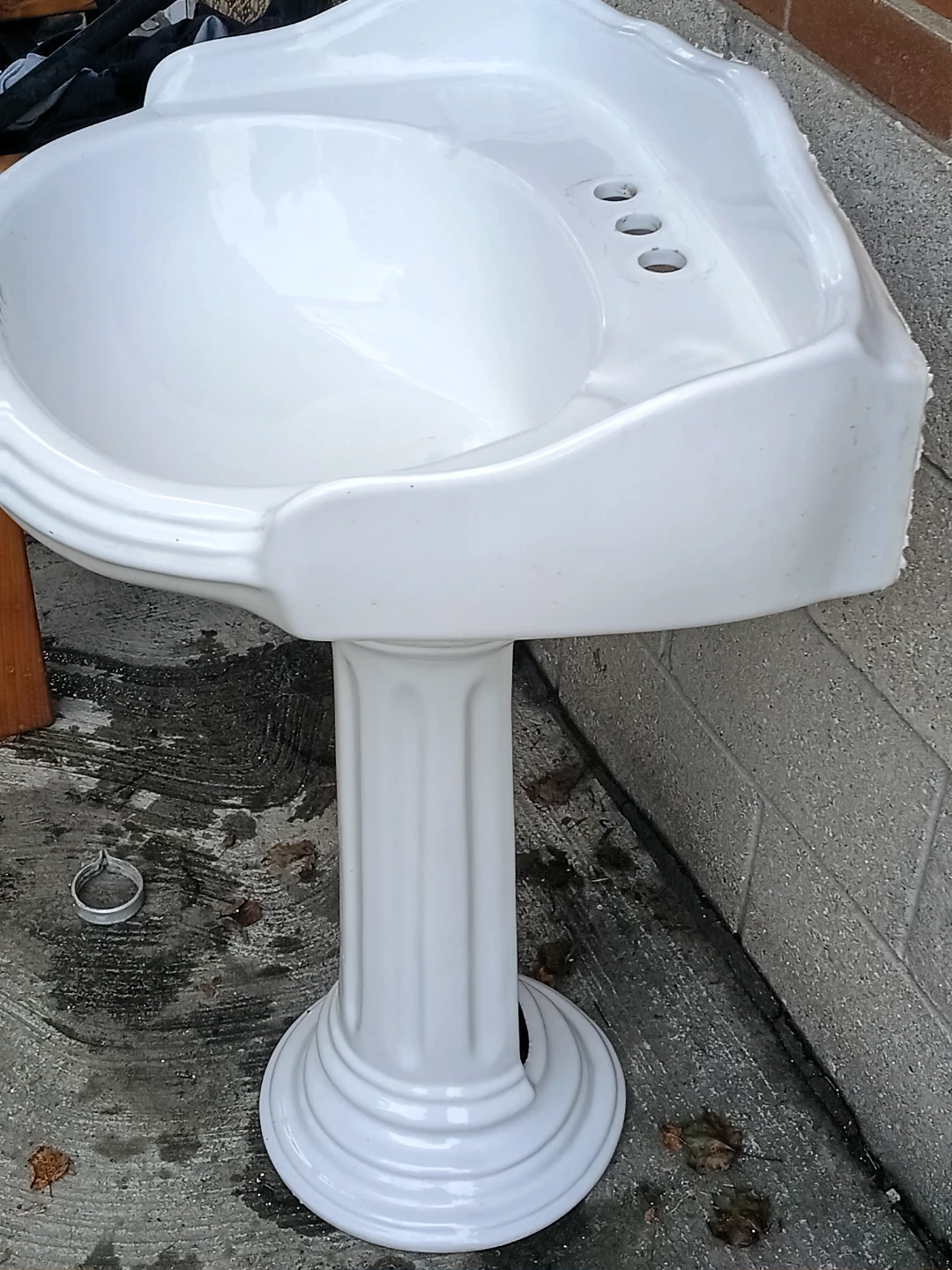 White Pedestal Sink - photo 2