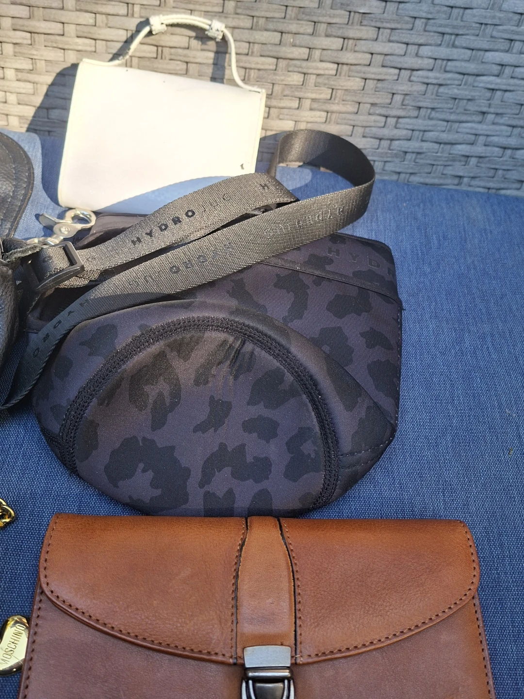 Bulk Vintage Lot: Designer Bags, Classic Phones & Accessories - photo 4