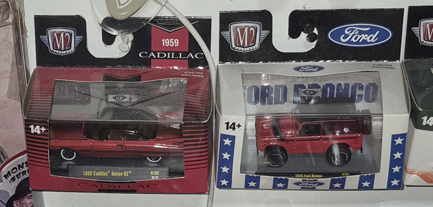 M2 Machines 1:64 Scale Model Car - photo 3
