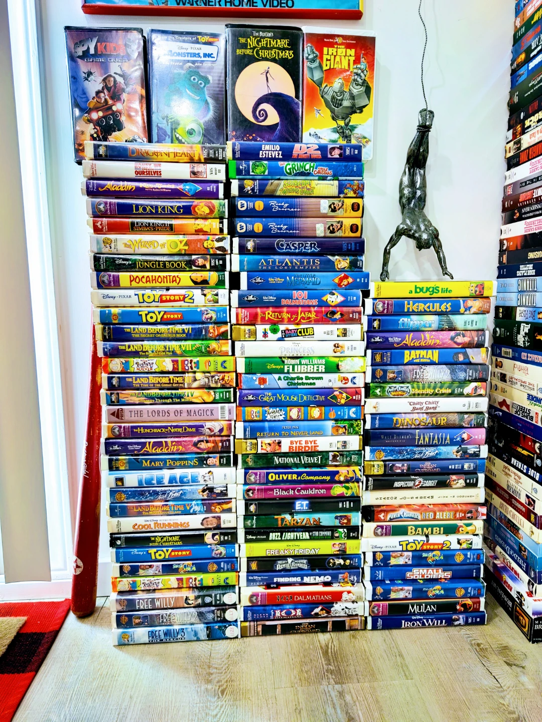 Vintage VHS Clam Shell Movie Tapes 100+ - photo 2