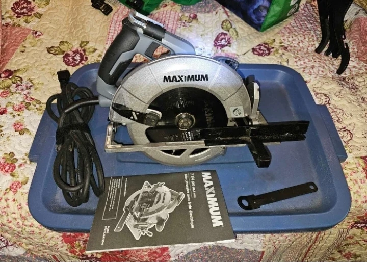 Maximum 7 1/4 inch Circular Saw
