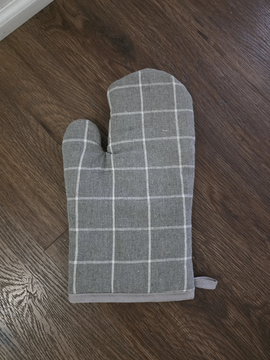 Grey Checkered Fabric Oven Mitt