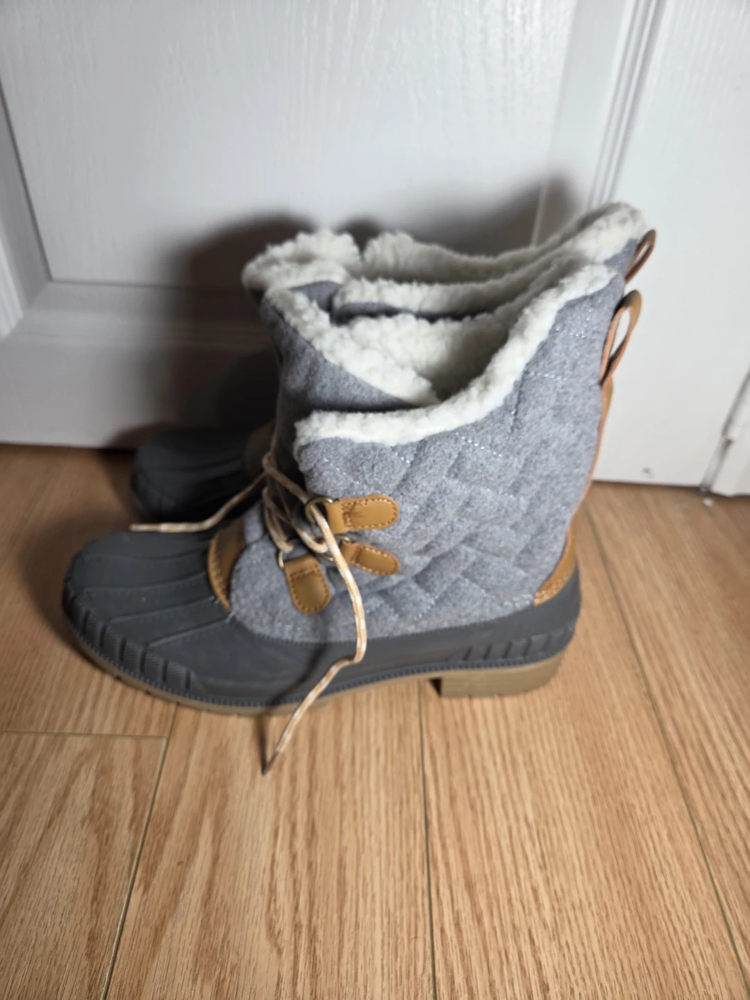 Time & Tru Winter / Snow Boots - Size 9 (Worn Once) - photo 3