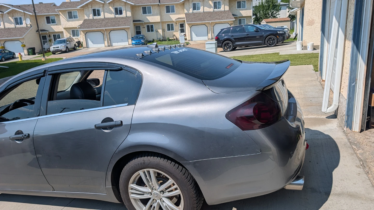 Infiniti V6 Sedan - photo 2