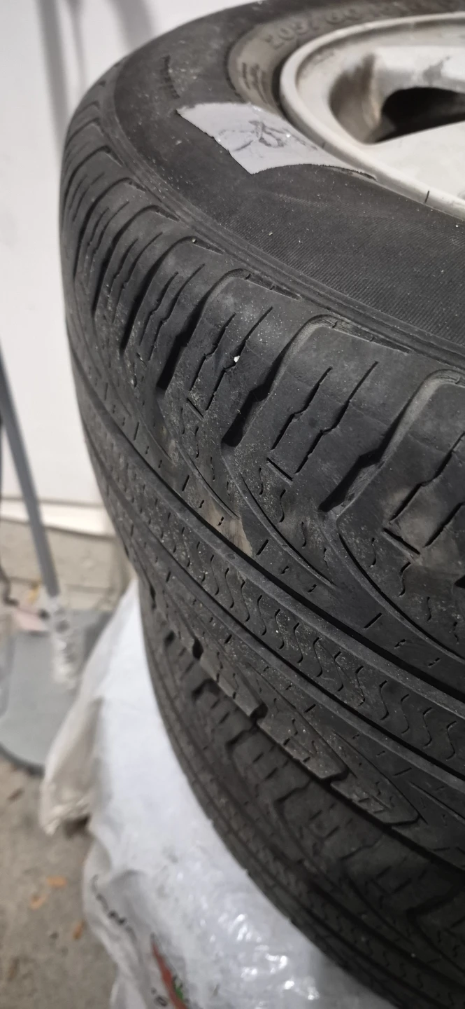 Set of 4 Honda Rims with Tires - photo 4
