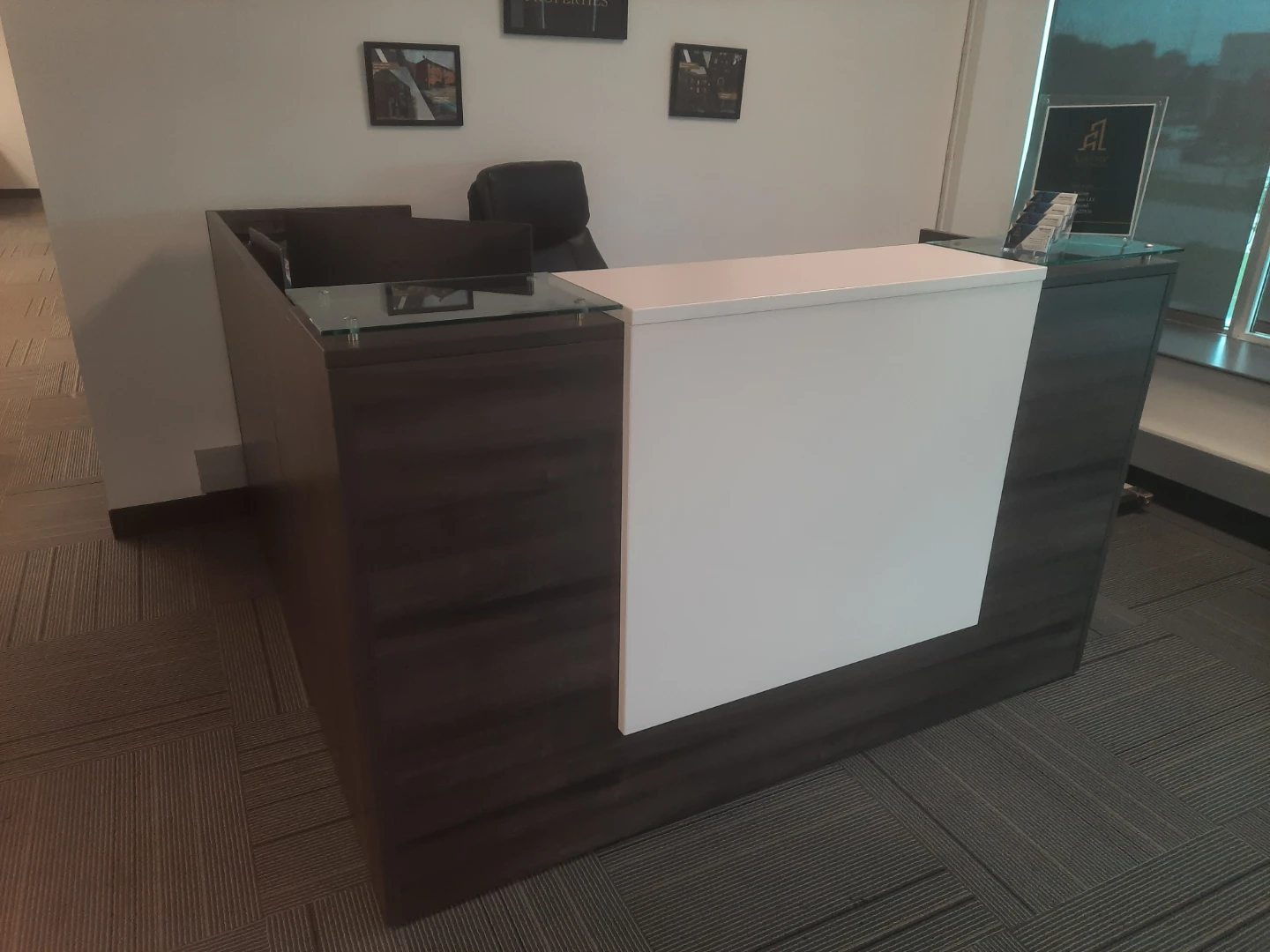 Modern Reception Desk with Glass Counter - photo 2