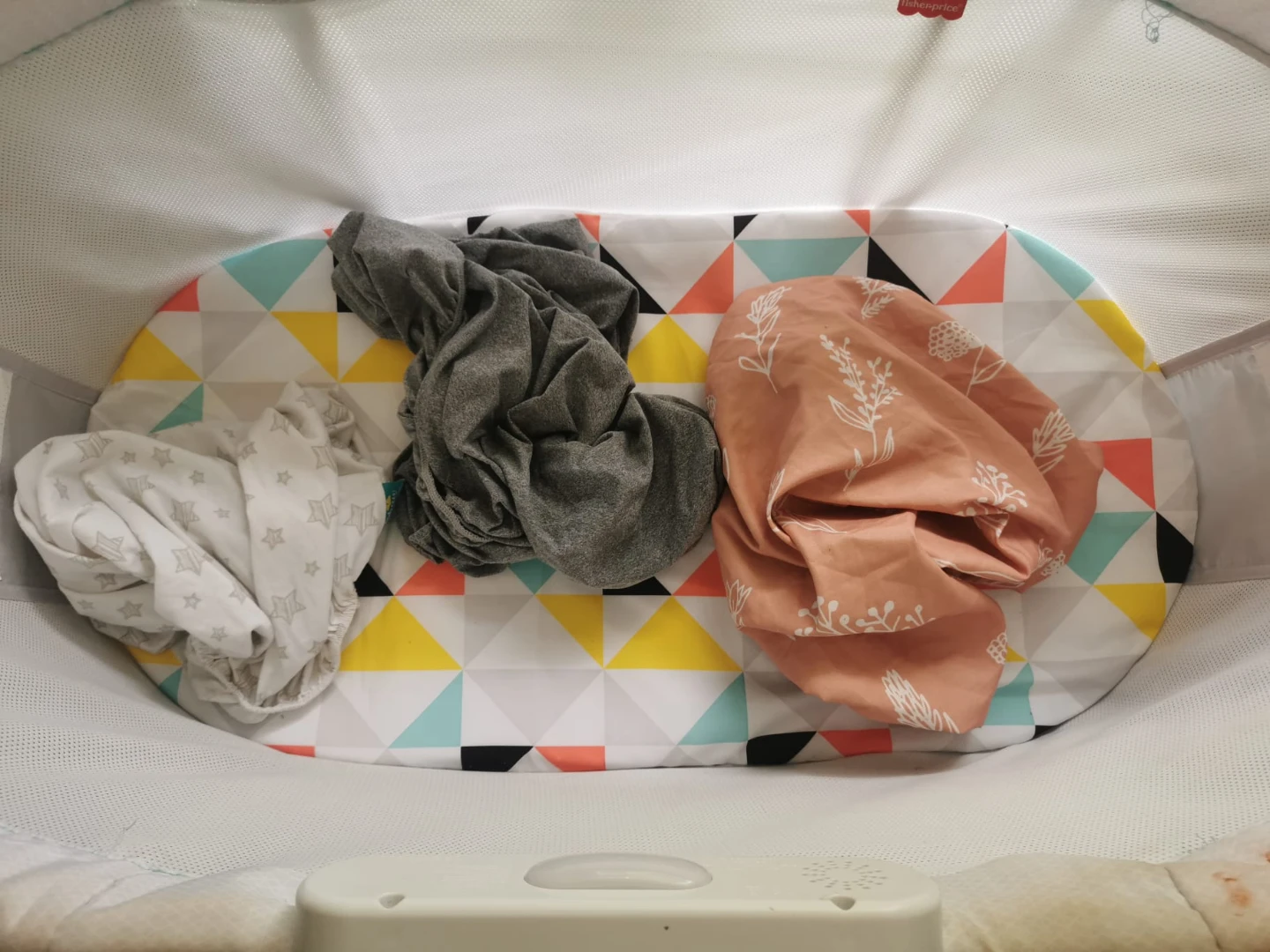 Fisher-Price Soothing Motions Bassinet - photo 4