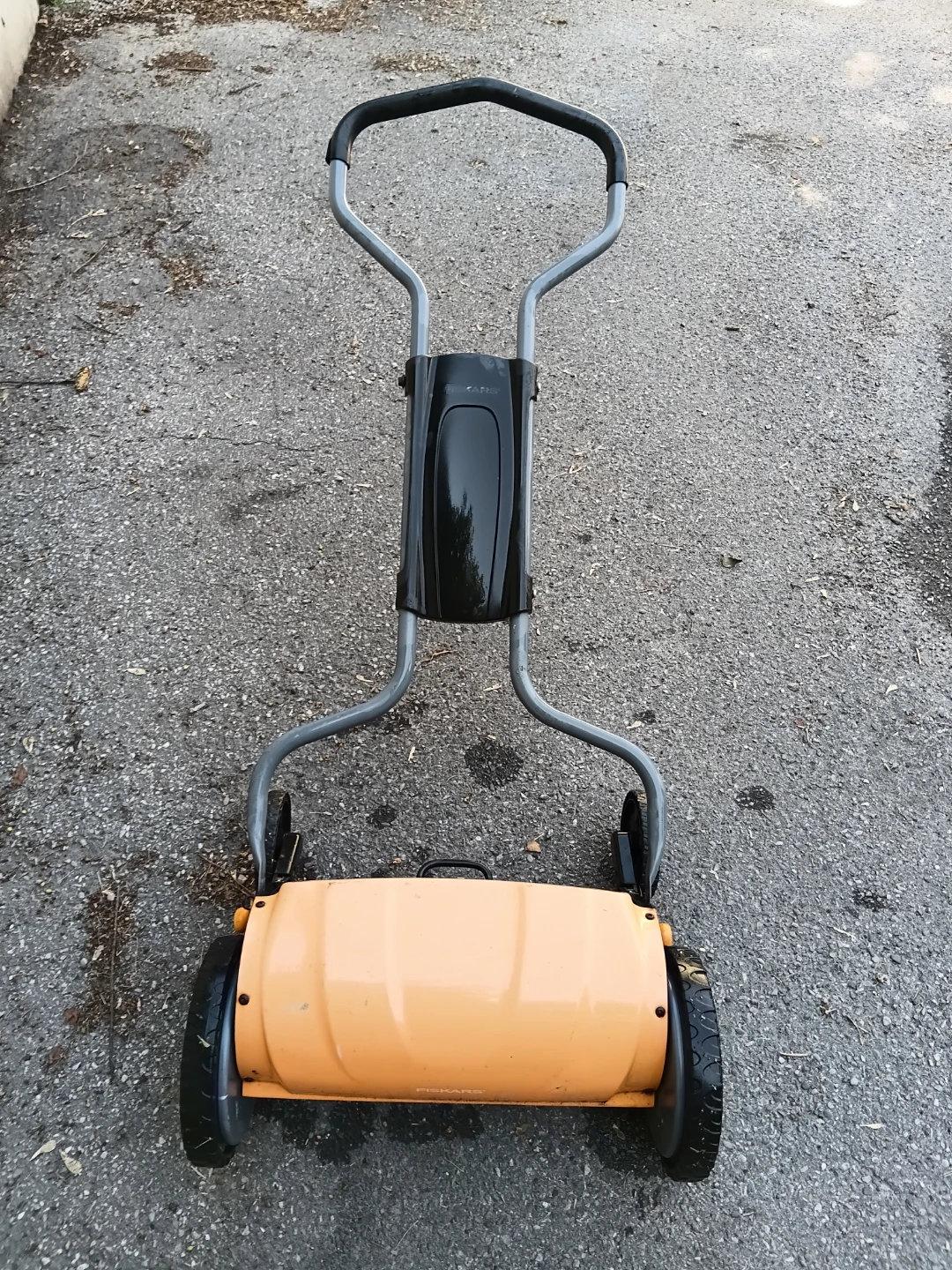 Fiskars StaySharp Premium Reel Lawnmower - photo 2