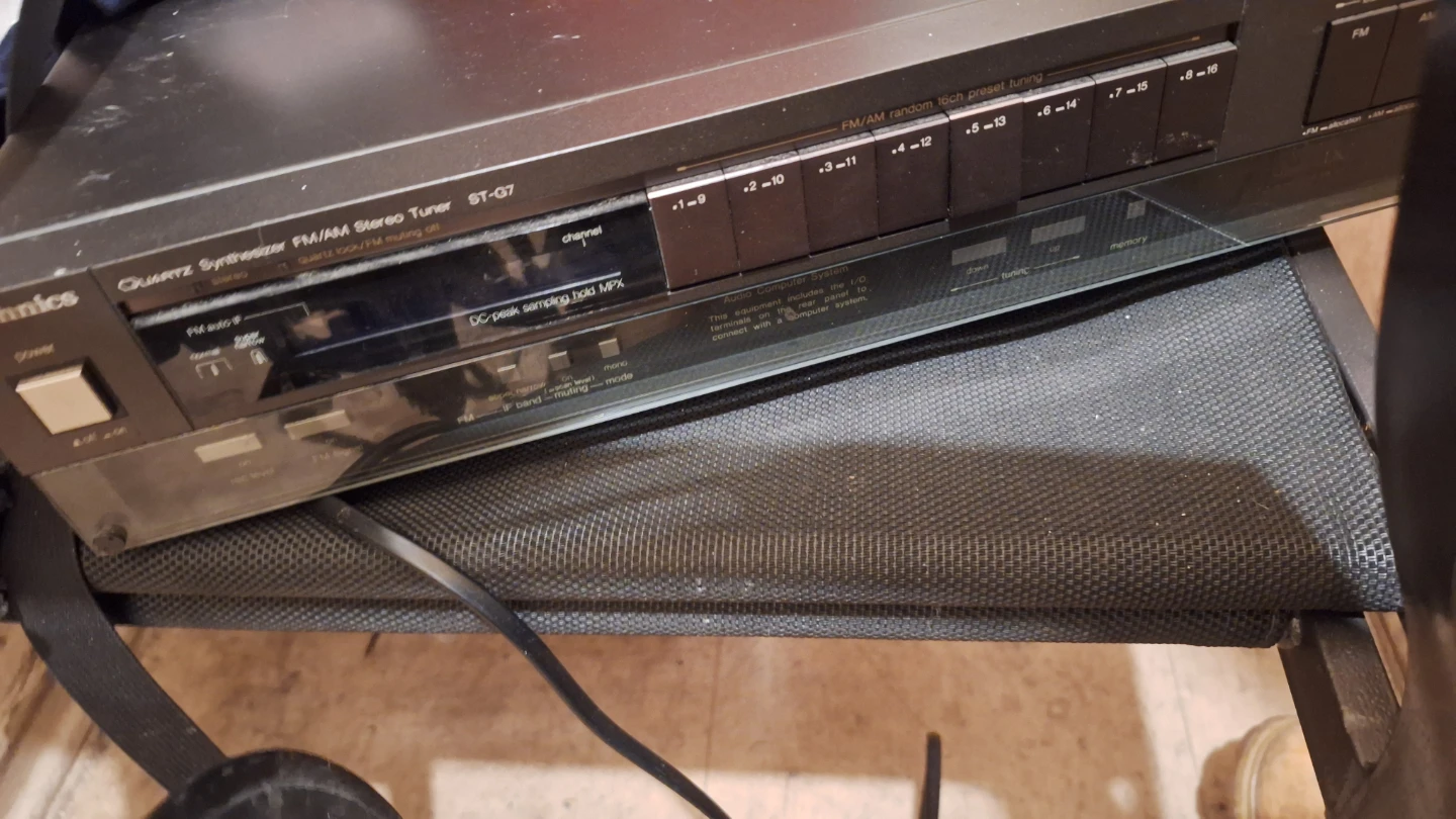 Technics ST-G7 Quartz Synthesizer FM/AM Stereo Tuner
