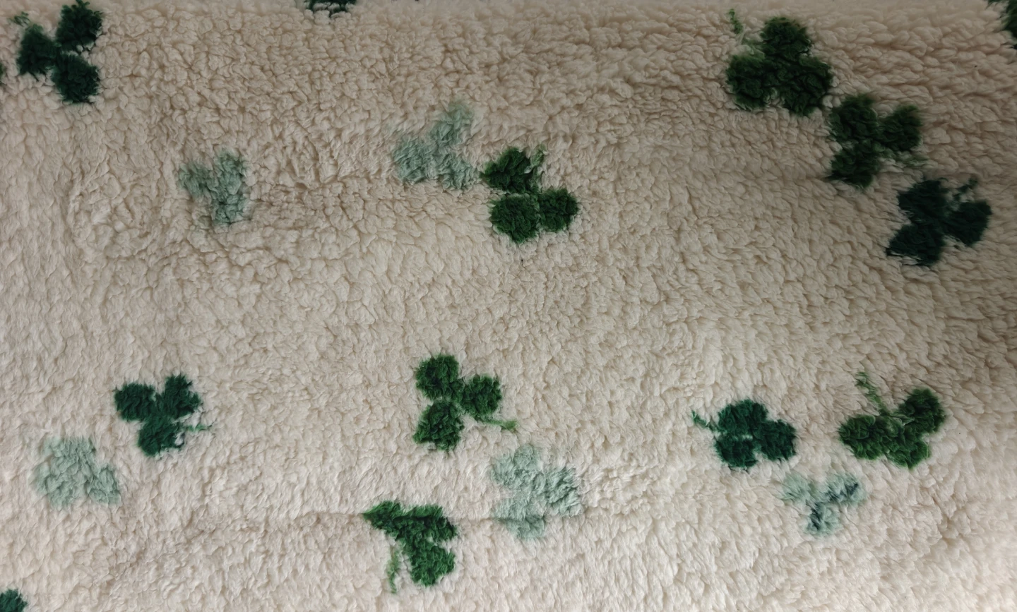 Oui Sherpa Throw Clover Field