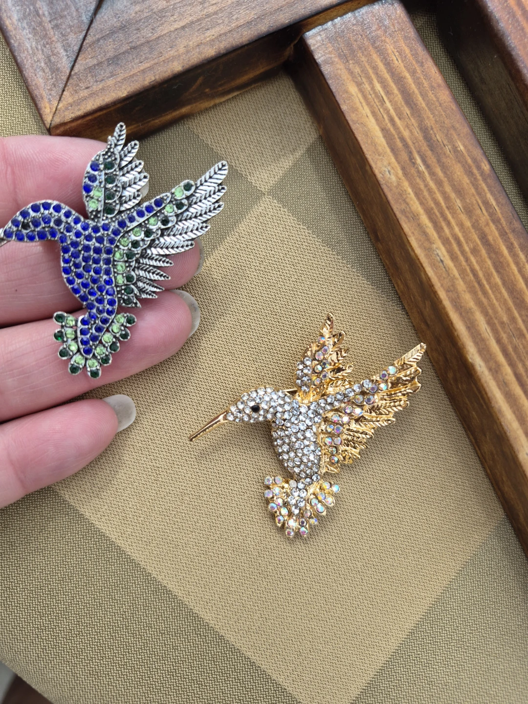 Beautiful 1 1/2" Hummingbird Fashion Brooches