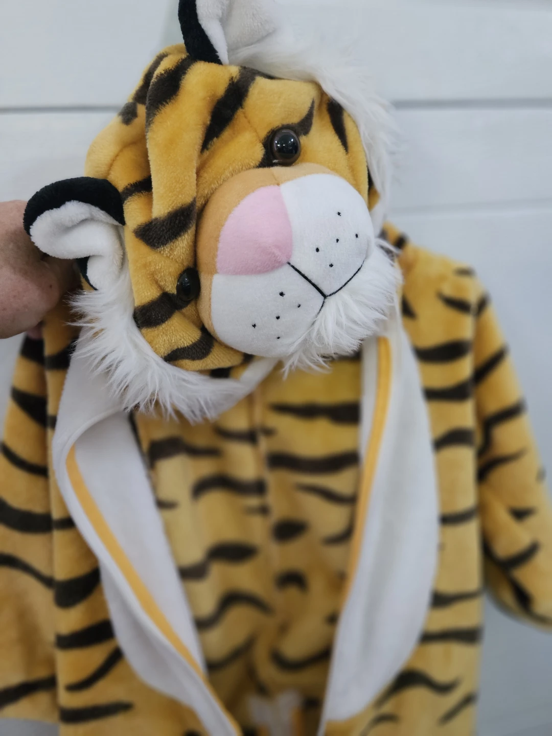 Tiger plush onesie - photo 2