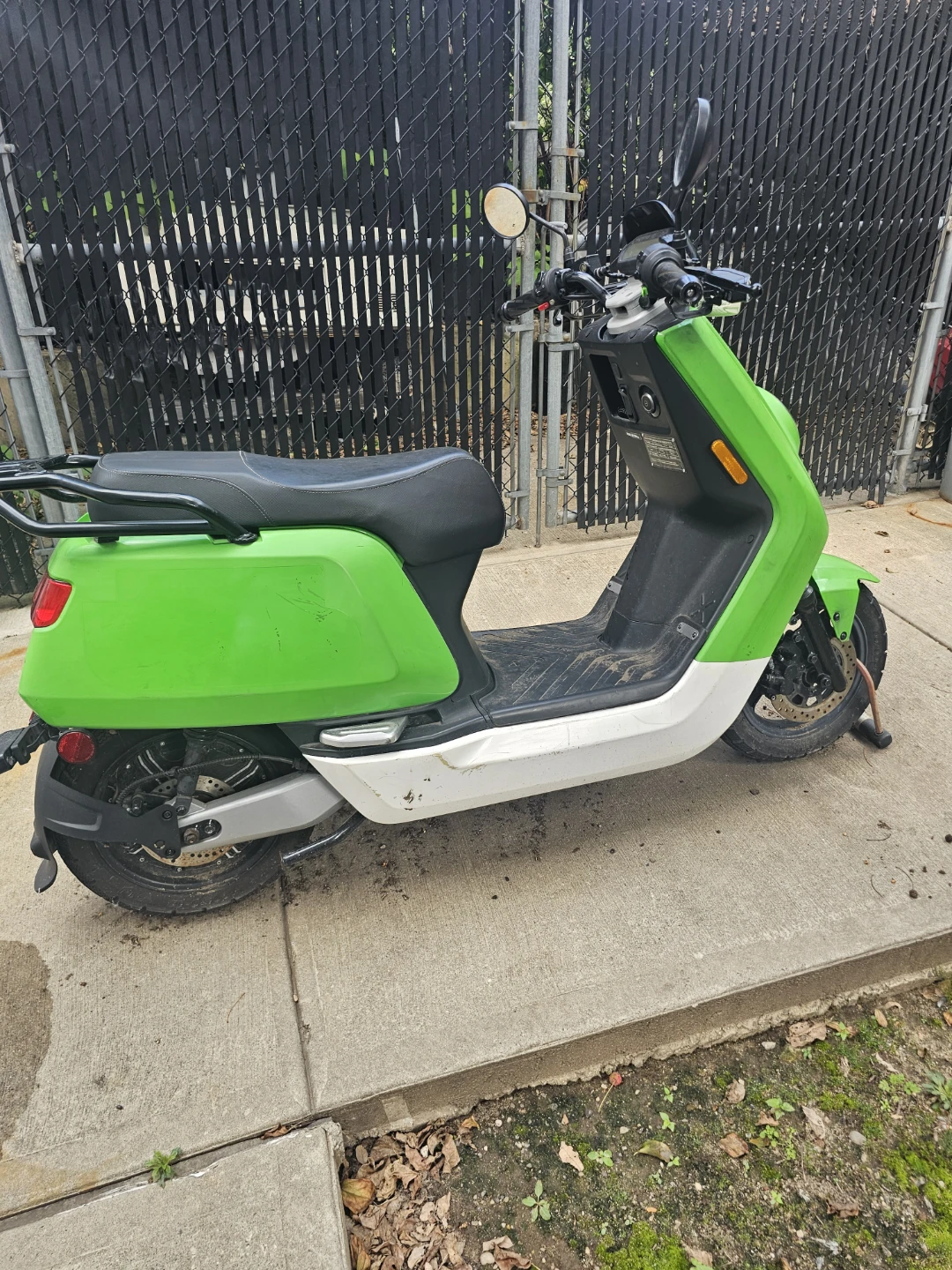 Lime Electric Scooter - photo 3
