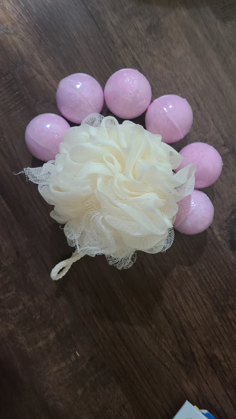 Bath Bomb Set with Shower Pouf