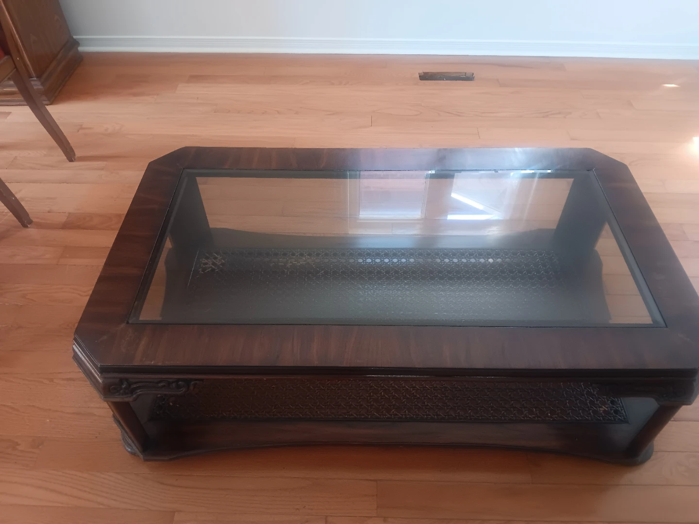 Coffee Table with Glass Top comes with 2 side tables