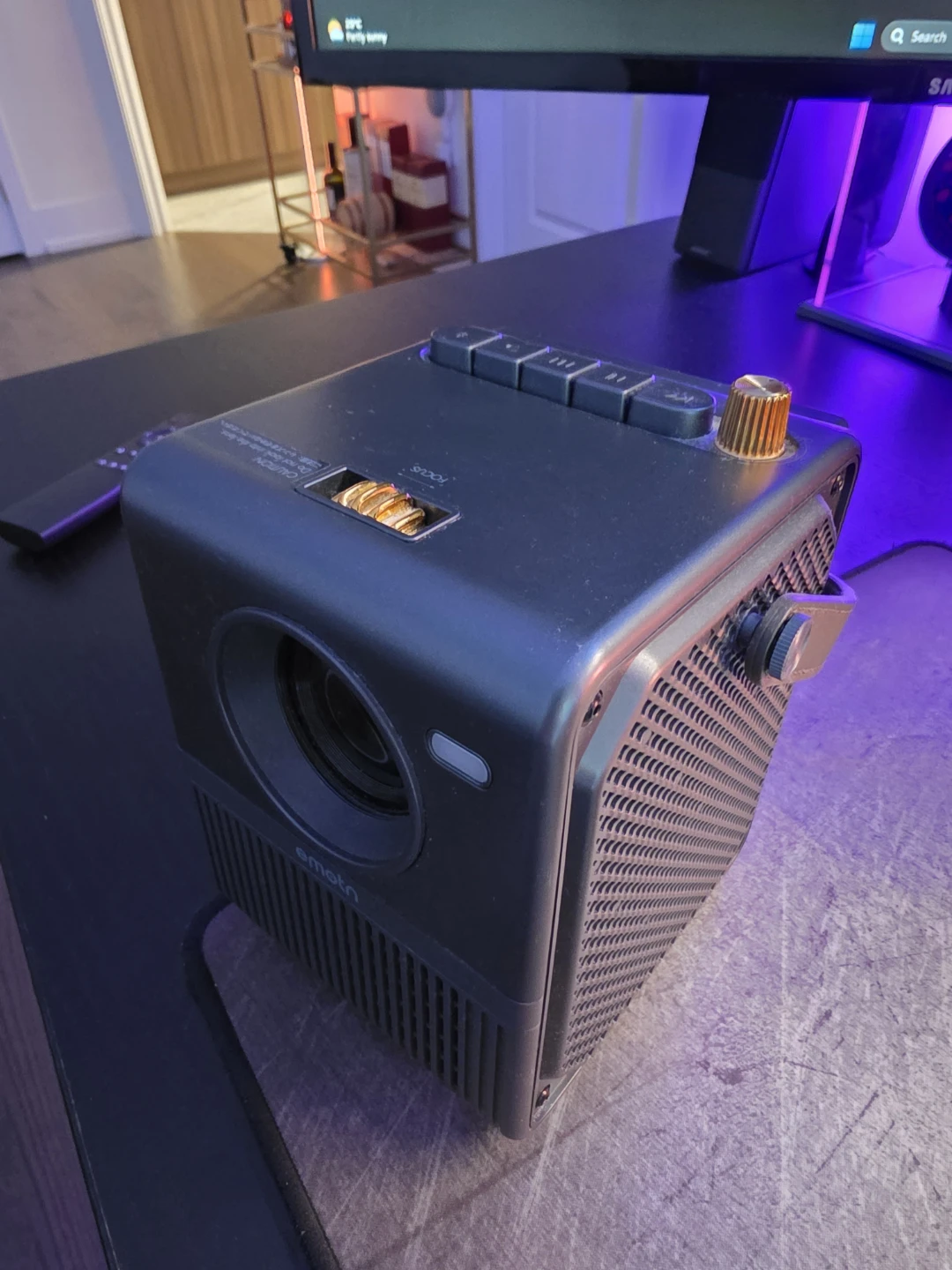 Emotn H1 Smart Projector - photo 2