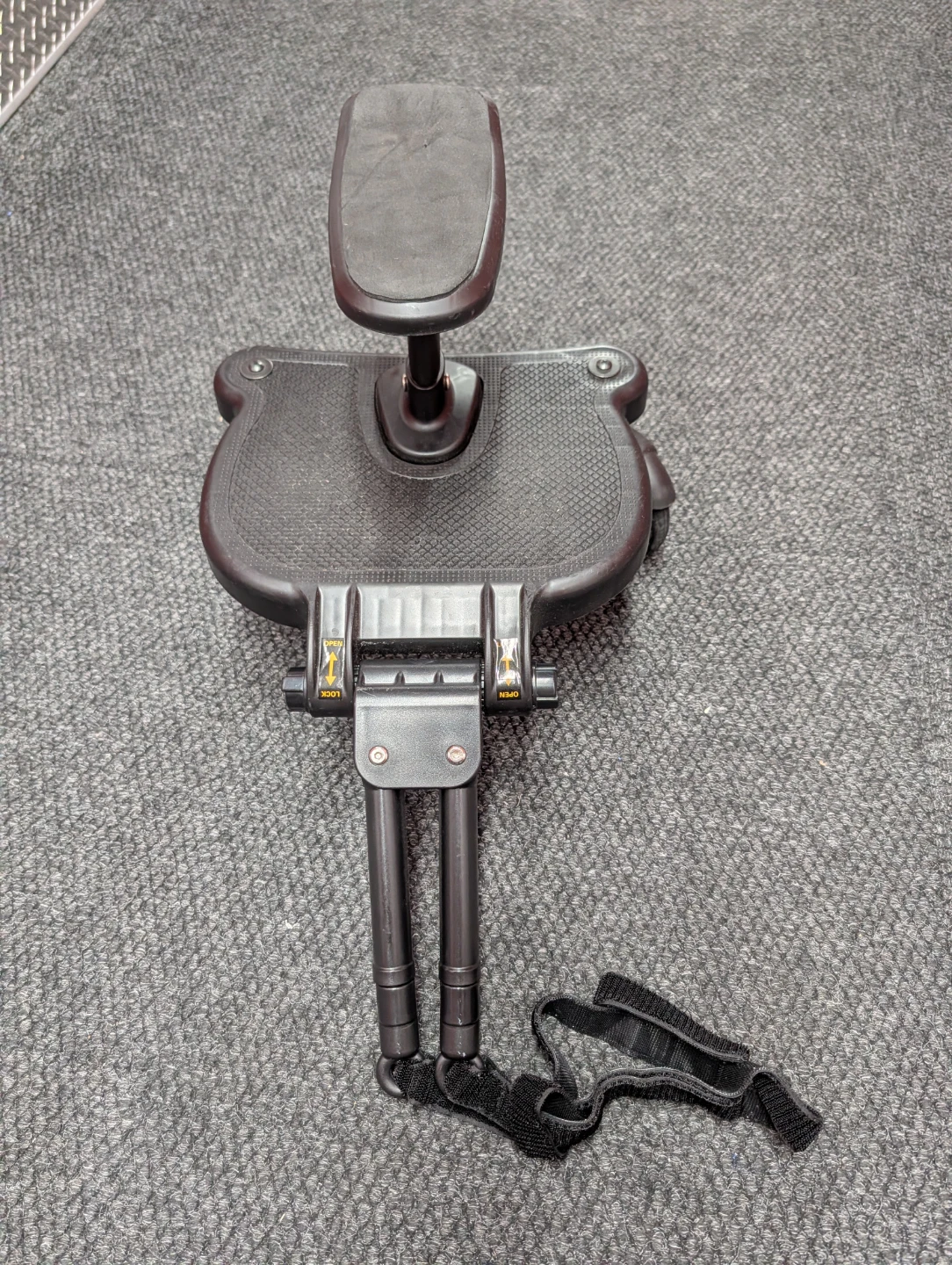 Universal Stroller Ride-Along Board with Seat, COD - photo 3