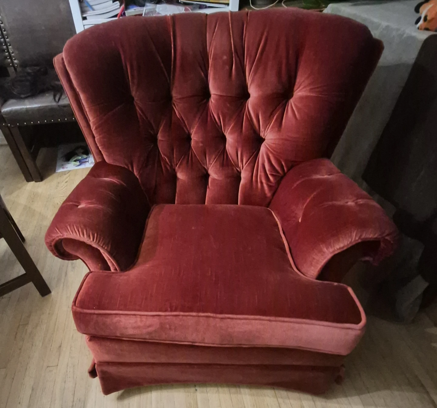 Sklar-Peppler Red Velvet Armchair - photo 2