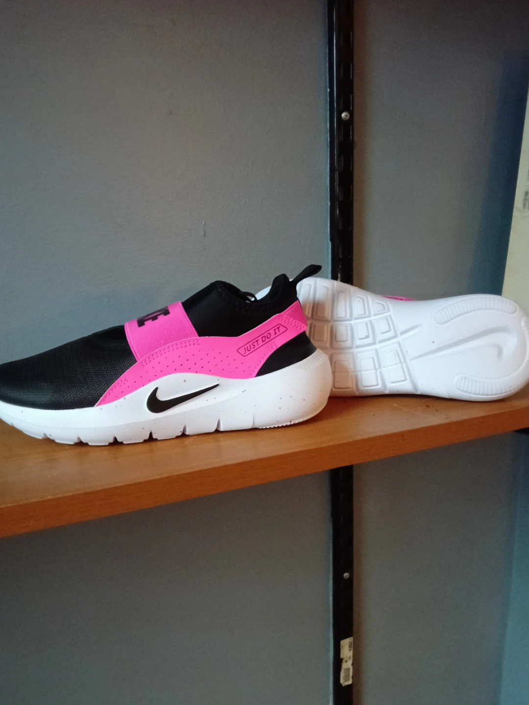 Size 2 New girls kids sneakers NIKE - photo 2