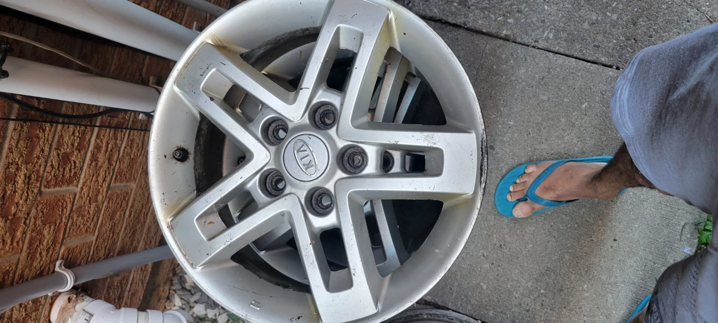 Set of 4 Kia 16" Alloy Rims - photo 3