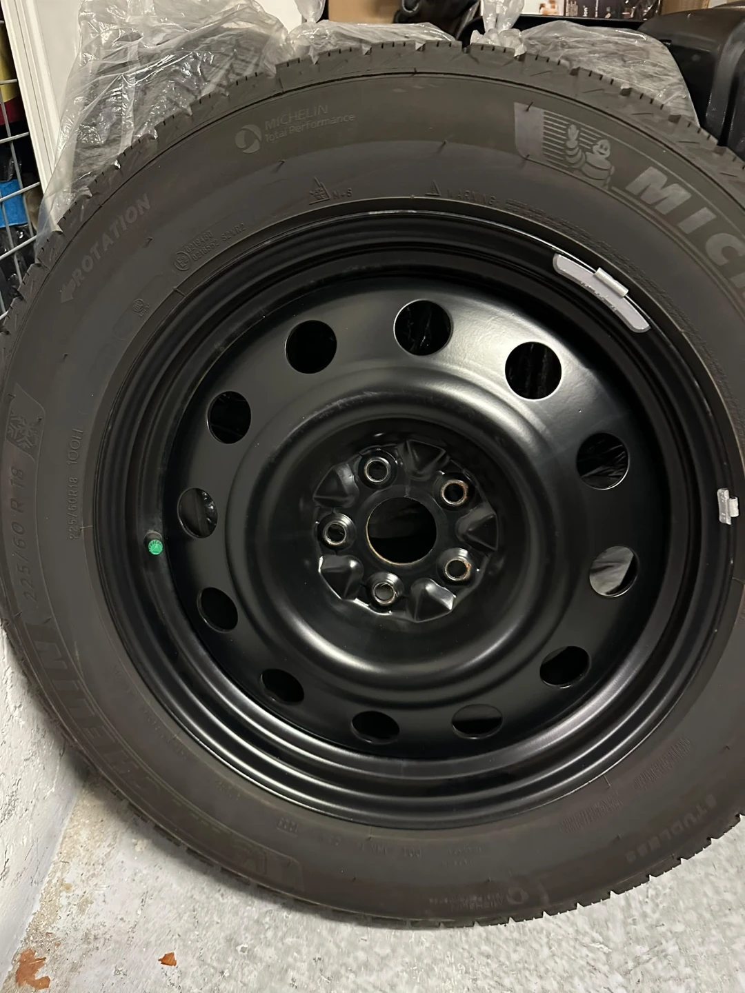 LIKE NEW Michelin X-Ice Snow 225/60R18 Winter Tires +steel - photo 2