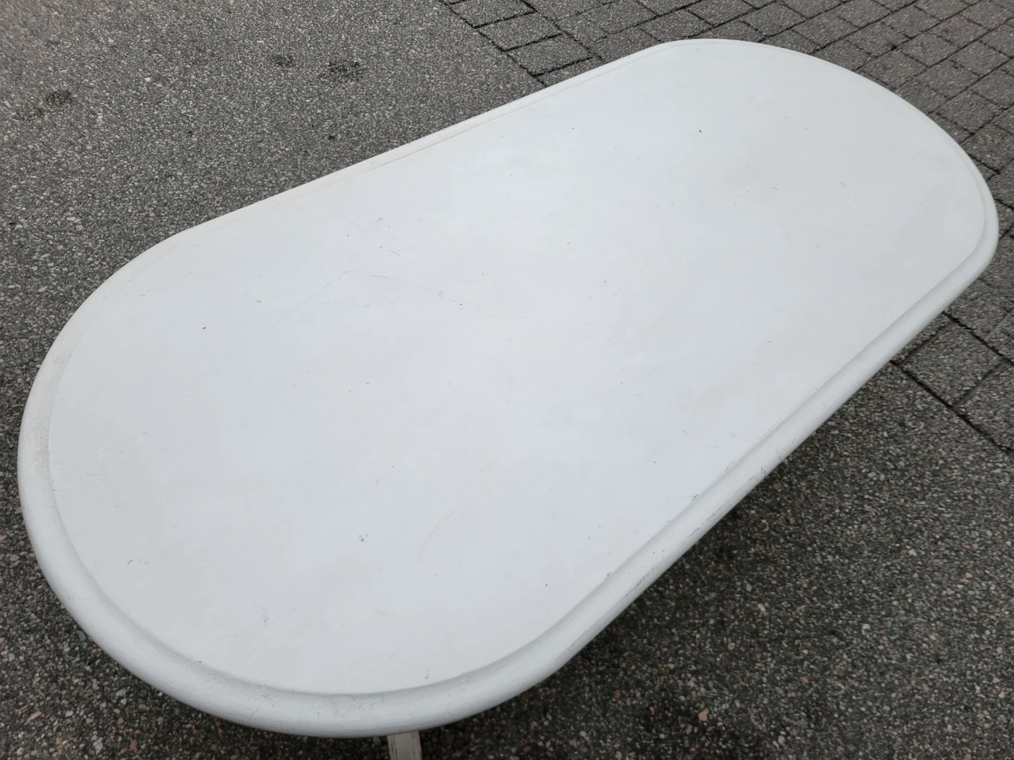 Beautiful Vintage White French Provincial Oval Coffee Table. - photo 3
