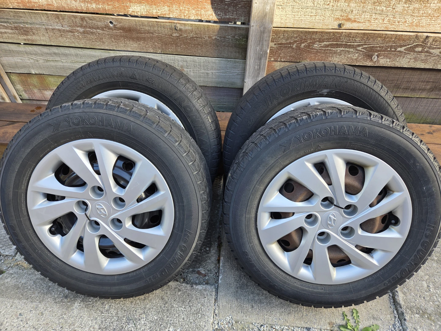 Set of 4 Yokohama Winter Tires with Rims - photo 2
