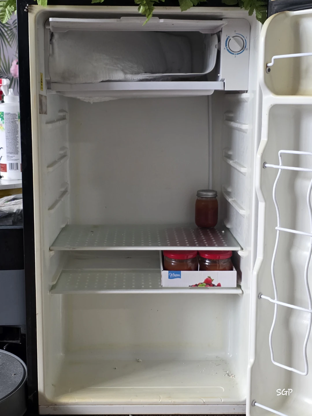 RCA Mini Fridge - photo 4