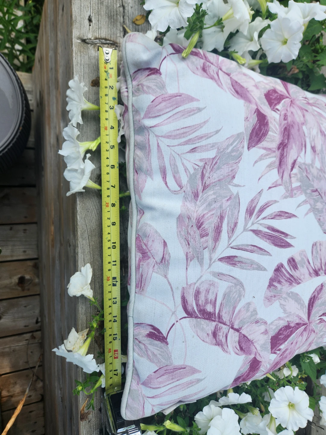5 outdoor pillows with leaf pattern - photo 2