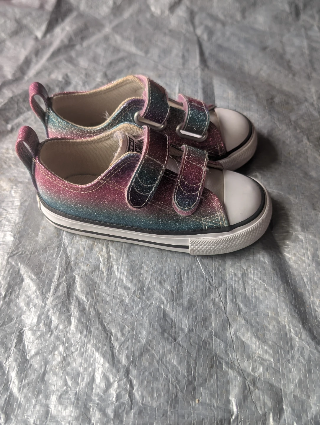 Converse glitter sneakers size 7
