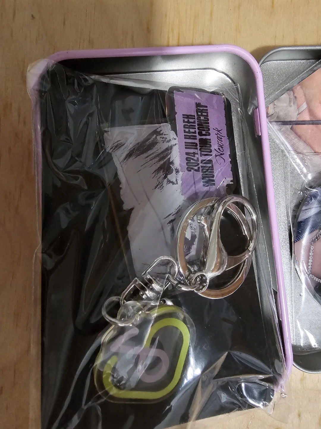 2024 IU HEREH World Tour Concert Keyring and Tin Set - photo 2