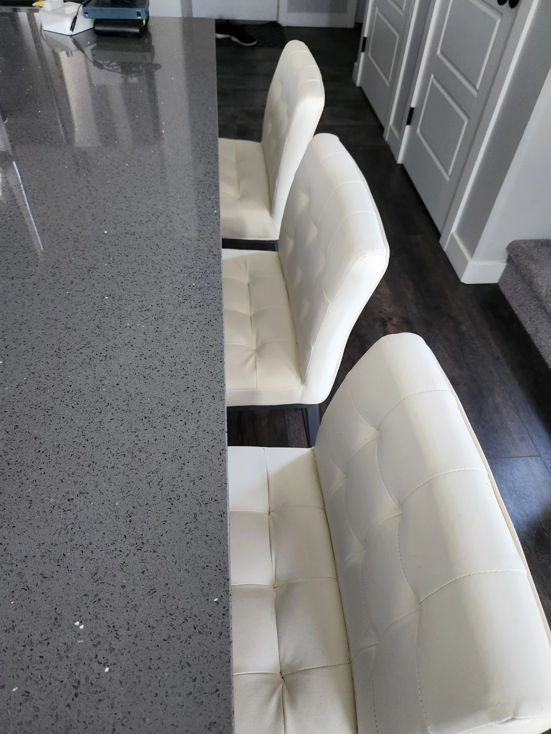 Set of 3 White Tufted Bar Stools - photo 2