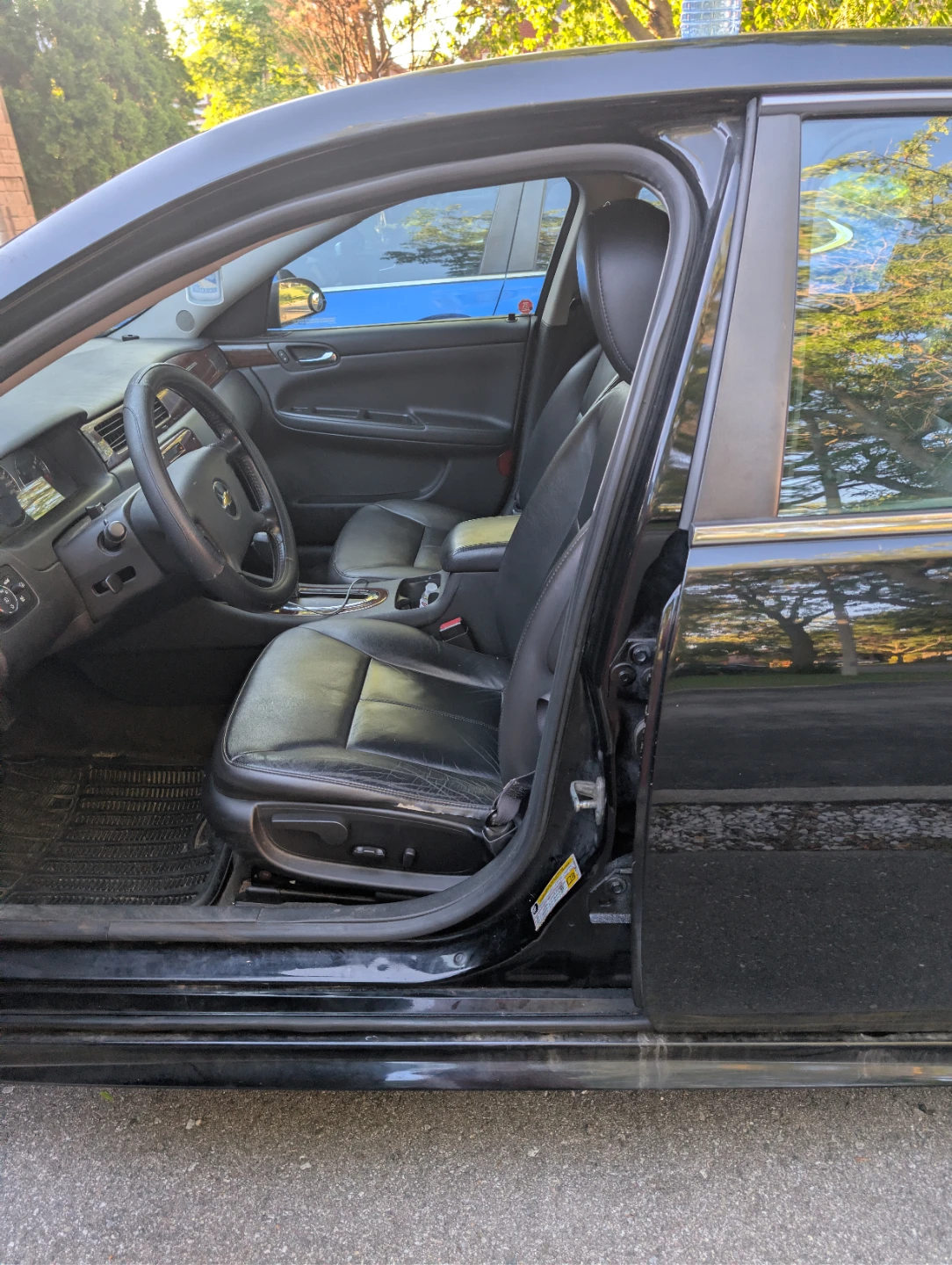 2011 Chevy Impala - photo 2