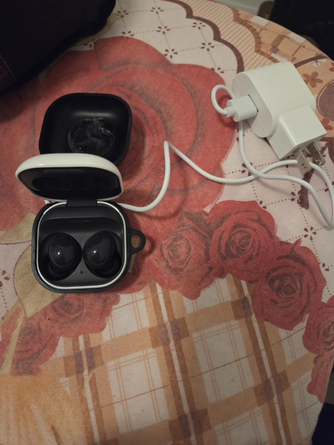 Samsung Galaxy Buds with Case and Charger - photo 5