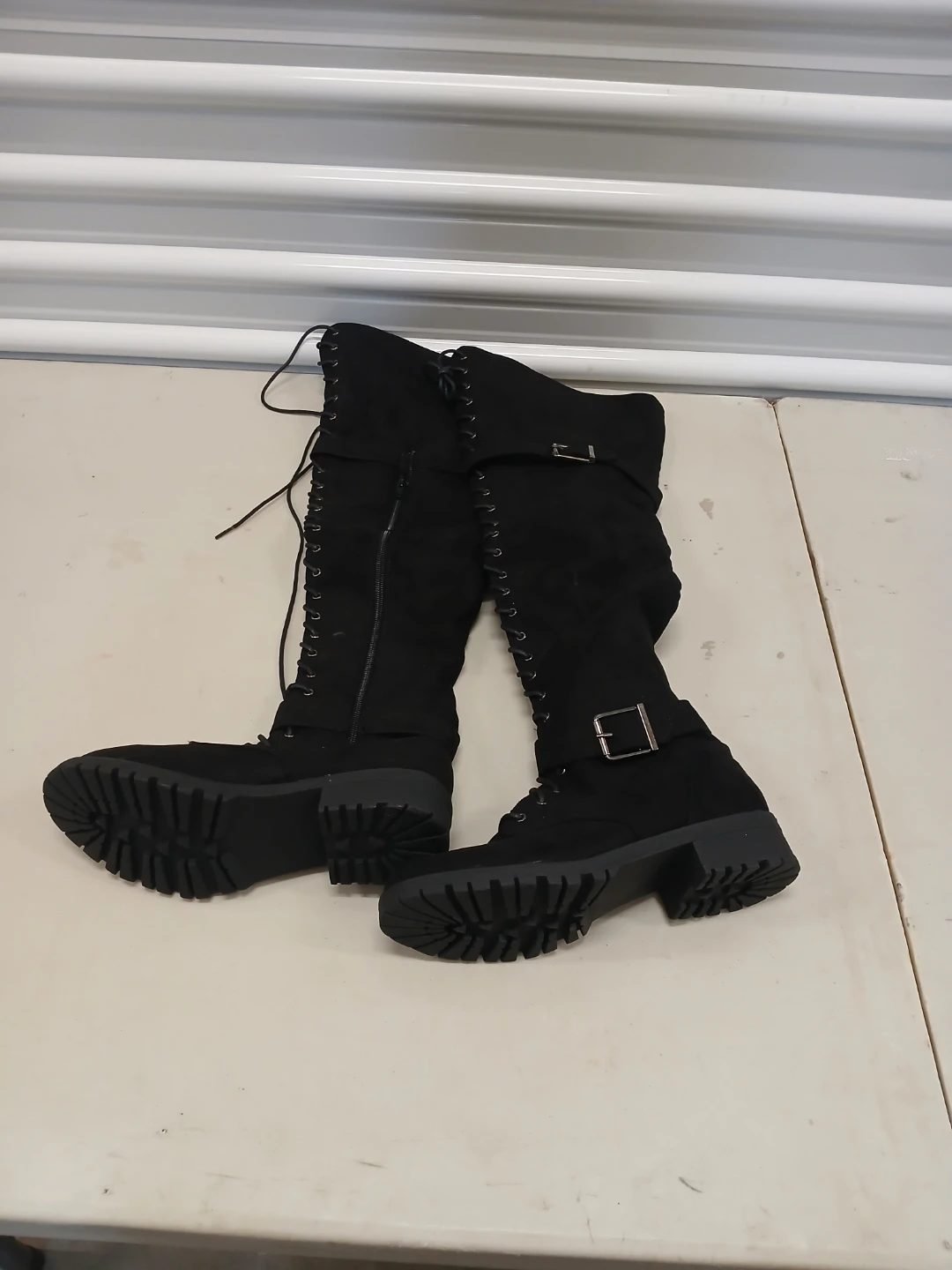 PIPER WOMEN'S BLACK KNEE-HIGH LACE-UP BOOTS — SIZE 7 - photo 2