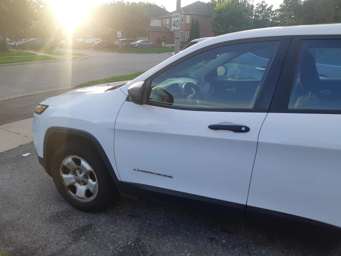 2015 White Jeep Cherokee sport - photo 2