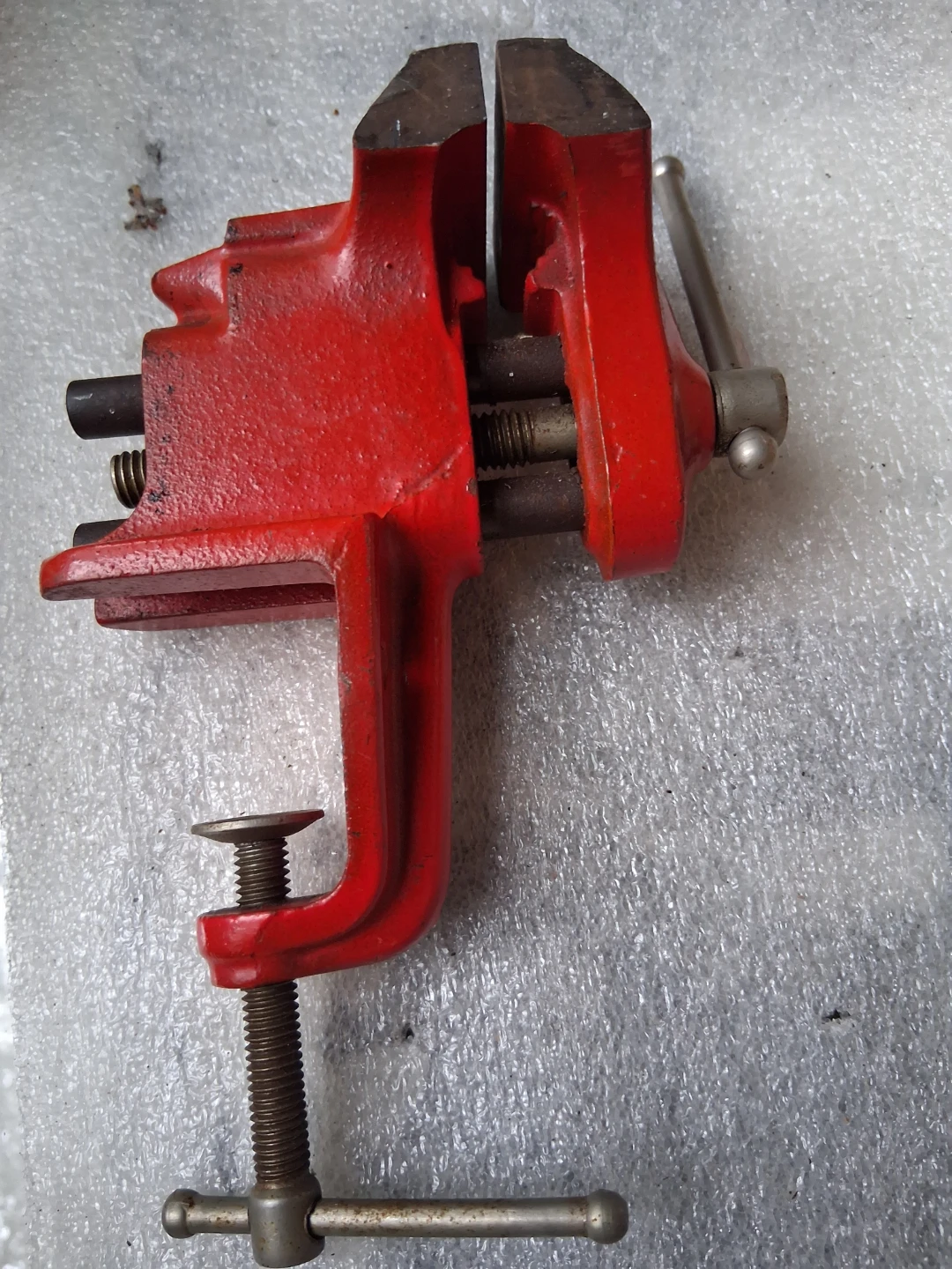 Red Portable Table Vise Made in Usa. - photo 2