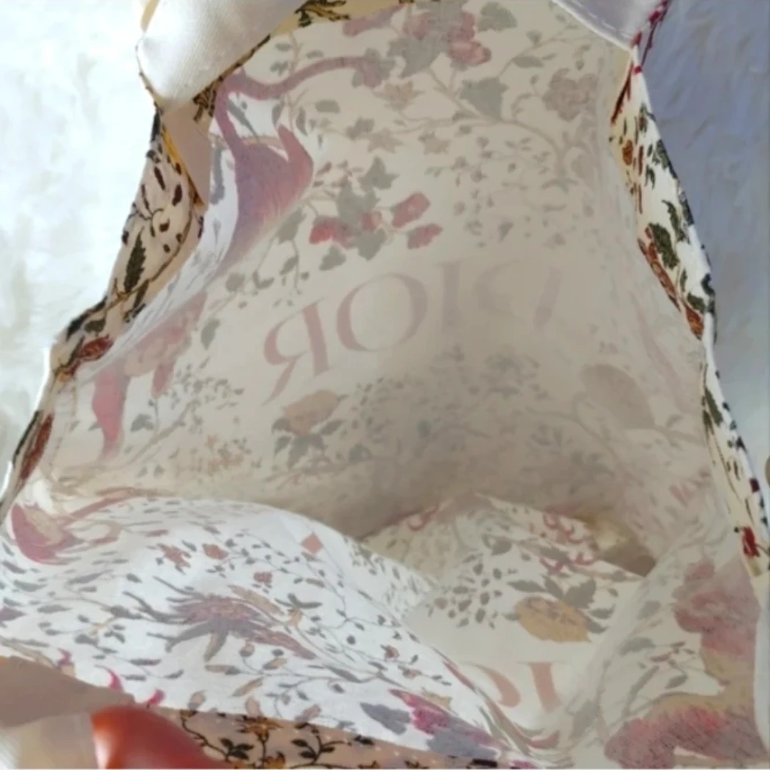 Dior Beauté Tiger Pattern Novelty Tote Bag - photo 3